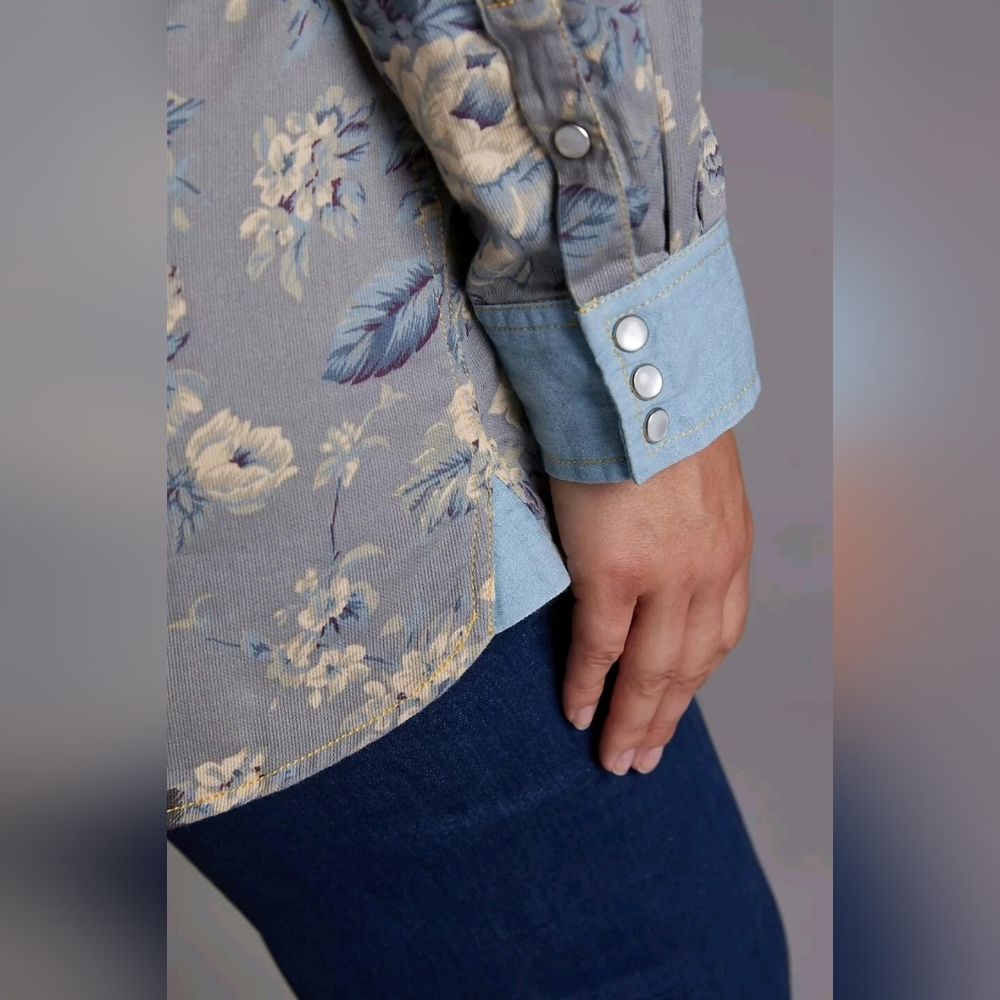 Anthropologie Love The Label Floral Chambray Button-Down Size XXSP - Picture 5 of 7